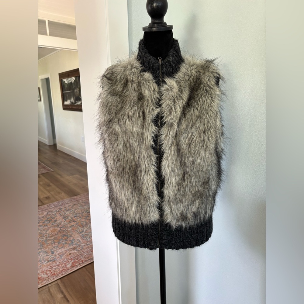 Loft faux fur vest XS/S like new - Picture 2 of 7